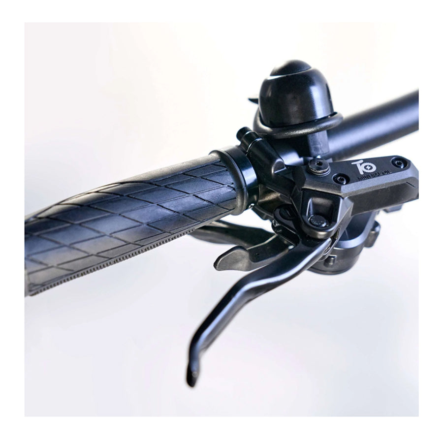Handlebar and brake lever of Qualisports Model 5 E-Bike